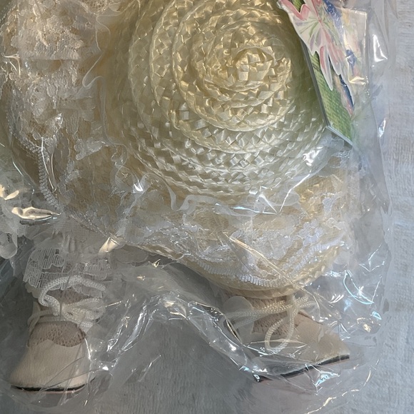 Victoria vintage Fine Bisque Porcelain Doll - Picture 5 of 7